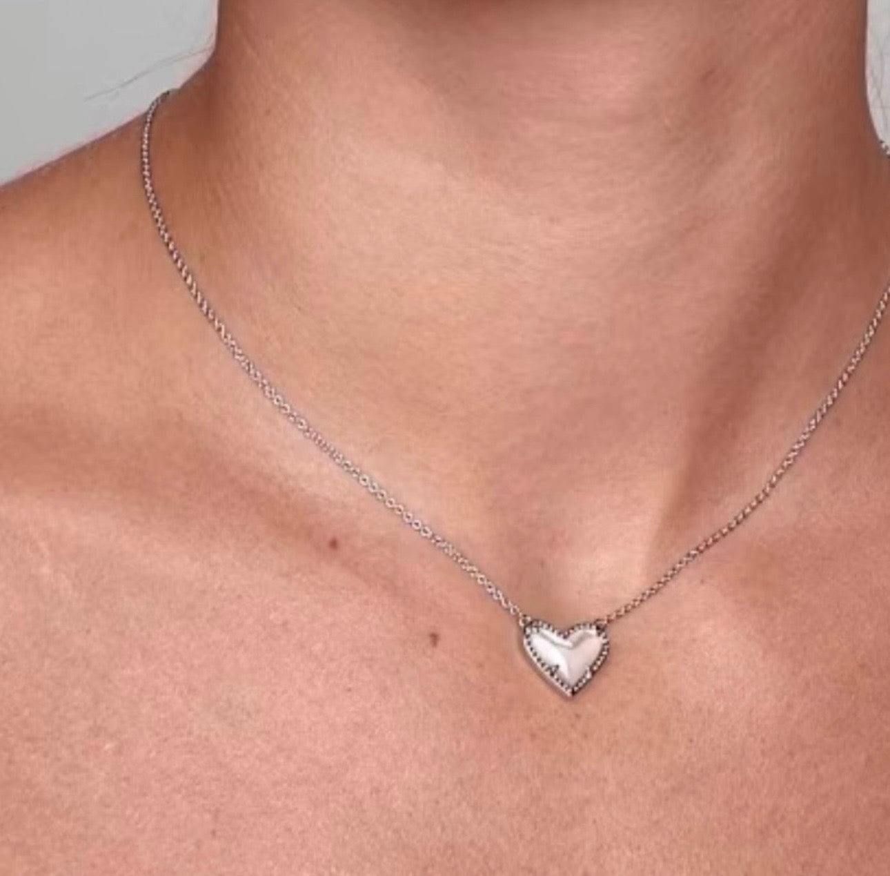 Kendra Scott Ari Heart Necklace Silver Mother of Pearl